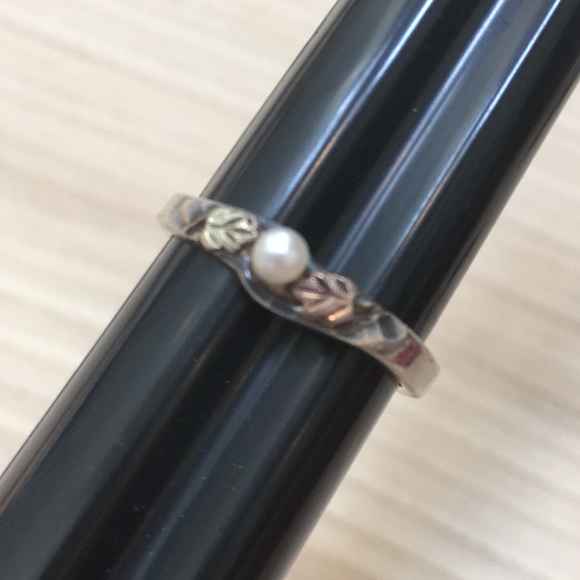Jewelry - 🍂Sale!🍂 Black Hills Gold Pearl Ring